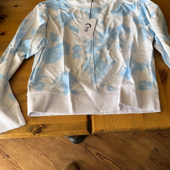 Zyia Heaven Hendrix Crew Sweatshirt Size M New with Tags - Picture 2 of 3